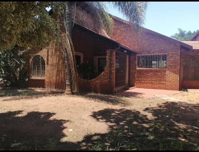 3 BEDROOM HOUSE FOR SALE IN THE ORCHARDS